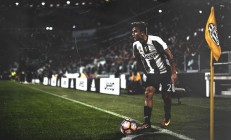 开云体育直播-黄蜂强势晋级背后的戈贝尔效应，从防守支柱到关键先生的蜕变之路