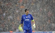 开云平台-跨界争冠启示录，从雷恩足球到F1赛道，胜利属于接管者