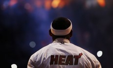 开云下载-浓眉空降费城？当假设照进现实，76人对阵凯尔特人的另一种可能