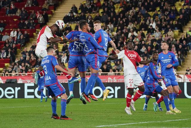 包含摩纳哥队成功战胜斯特拉斯堡队的词条