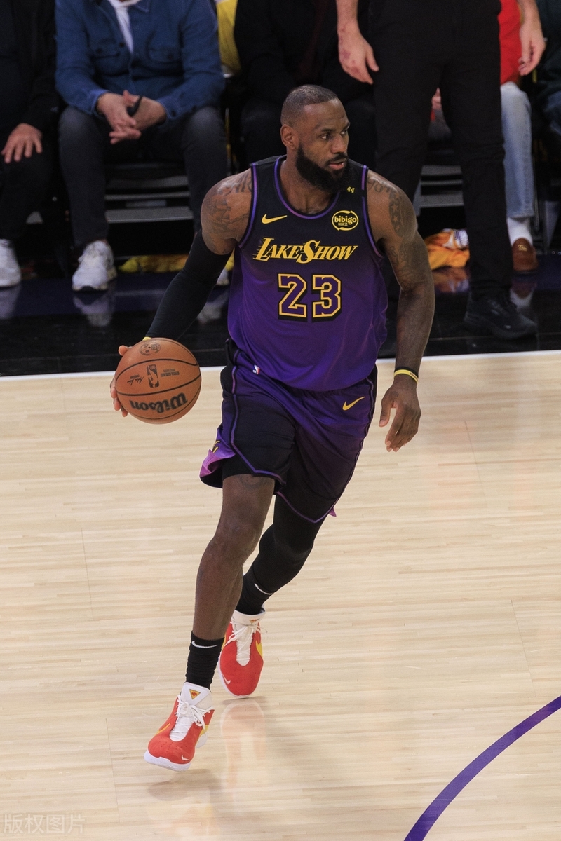 湖人再胜马刺，詹姆斯火力全开再封王的简单介绍