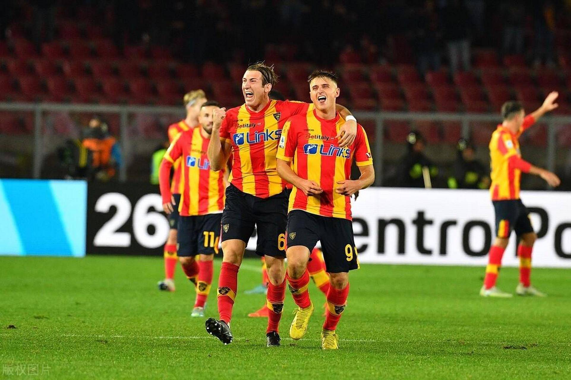 热那亚球队状态回暖，逐渐走出低谷