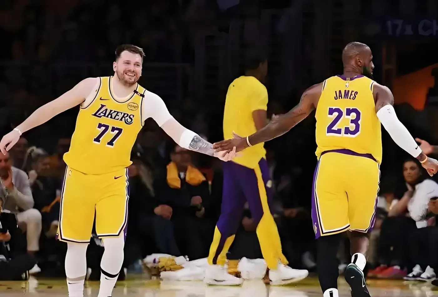 爵士主场力克湖人，戈贝尔震慑内线的简单介绍