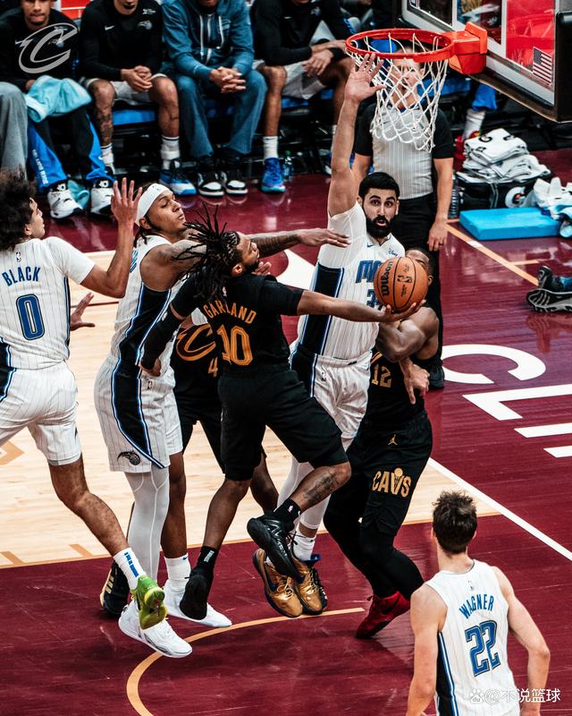 包含达拉斯双枪火力全开，球队全面优势取胜！的词条