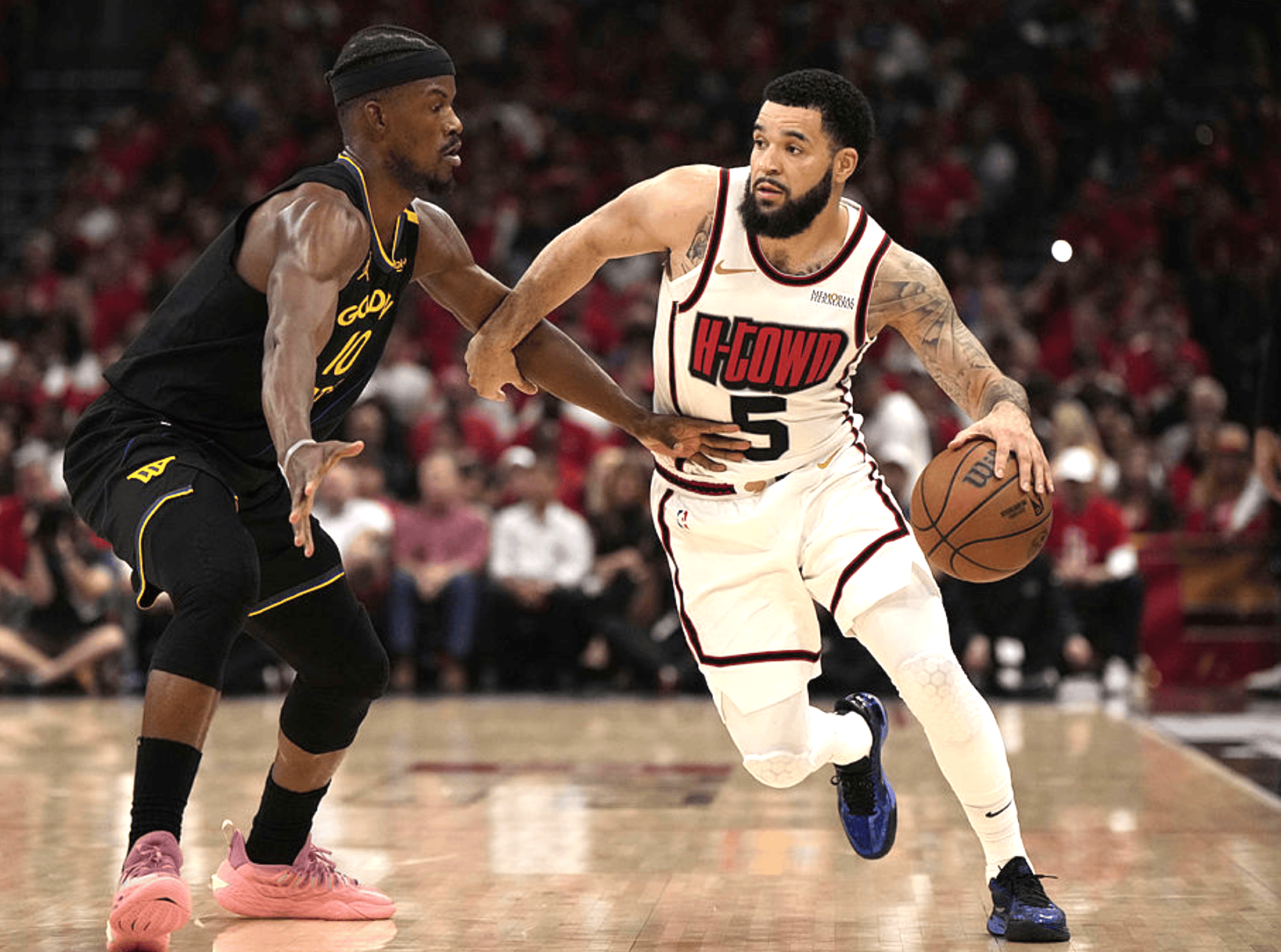 尼克斯完胜辽宁队，范弗利特带队取胜的简单介绍