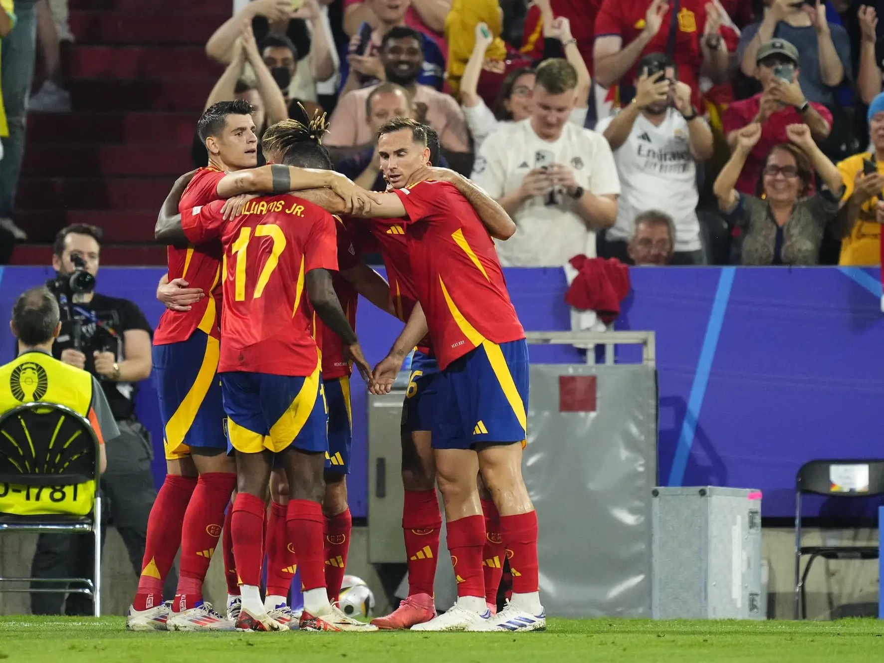 包含葡萄牙队完胜英格兰队，波尔状态火热的词条