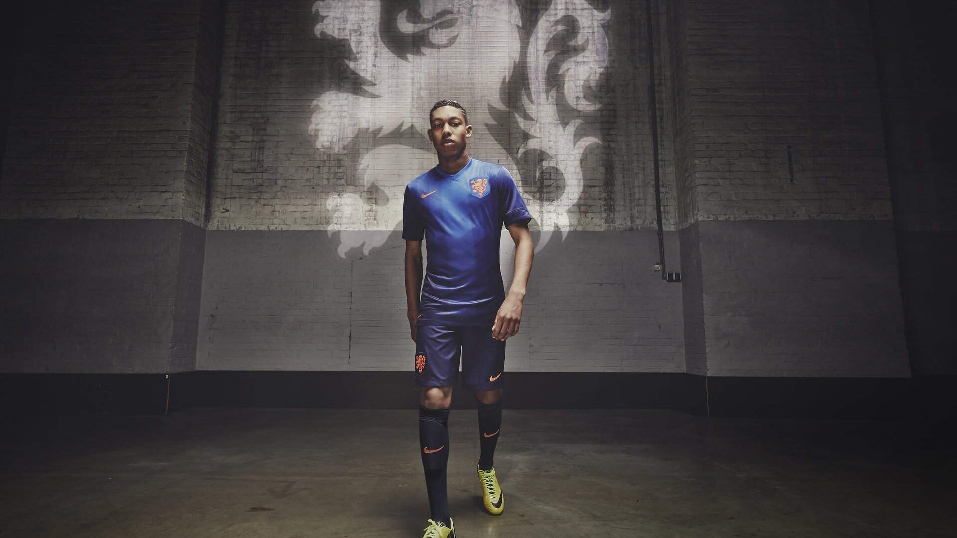 绿白风暴席卷斯坦福桥,贝蒂斯战术完胜,德布劳内满分演出难救主