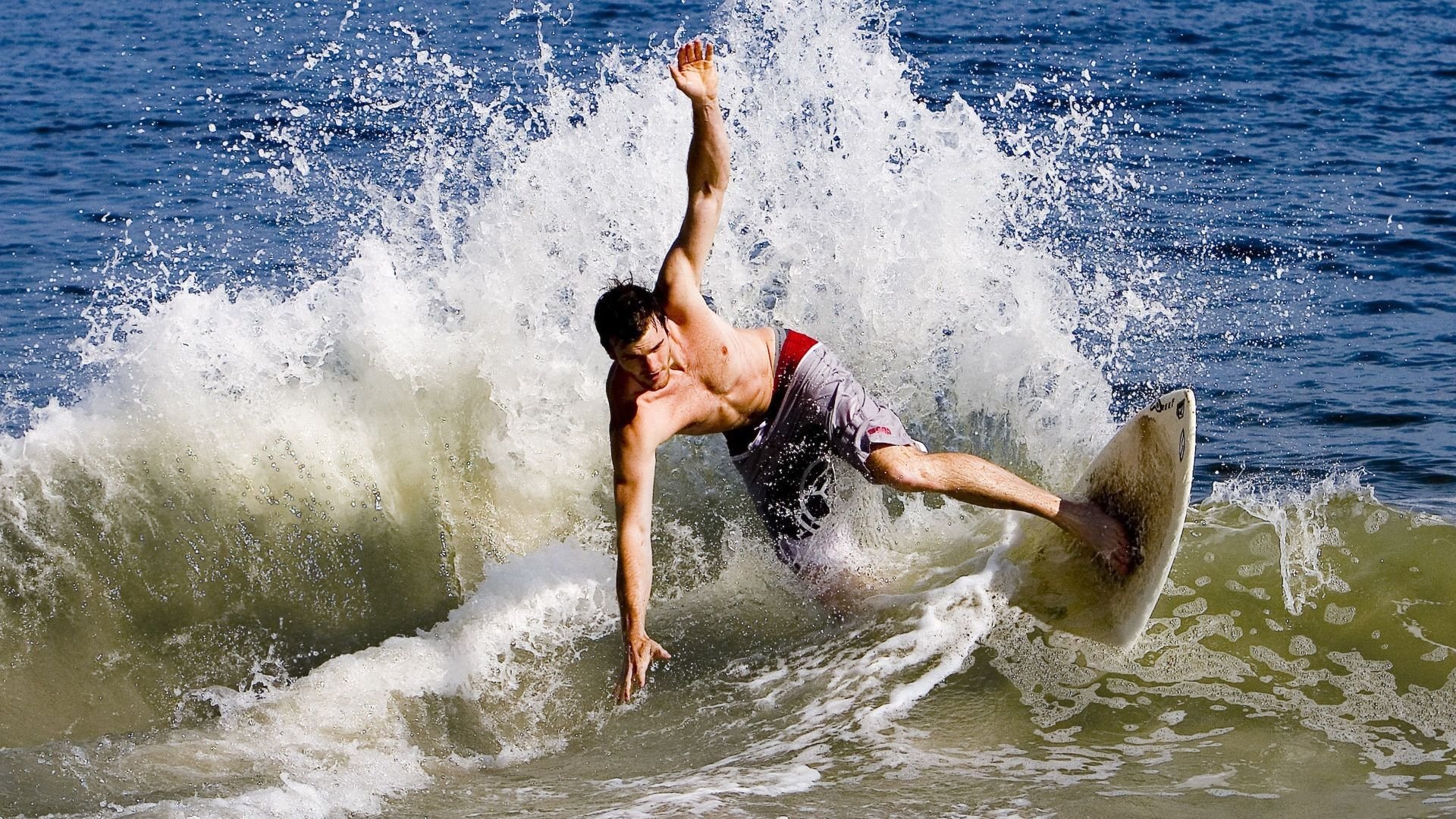 雄鹿强压勇士显冠军底蕴，福克斯存在感拉满成赛场主宰